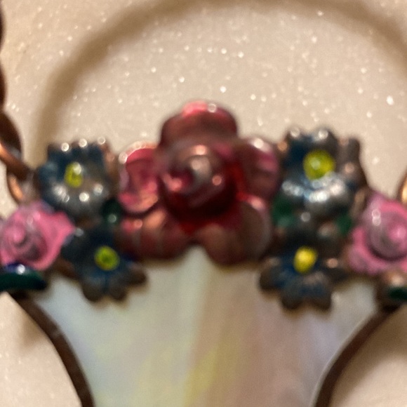 Vintage basket of flowers brooche - Picture 9 of 9